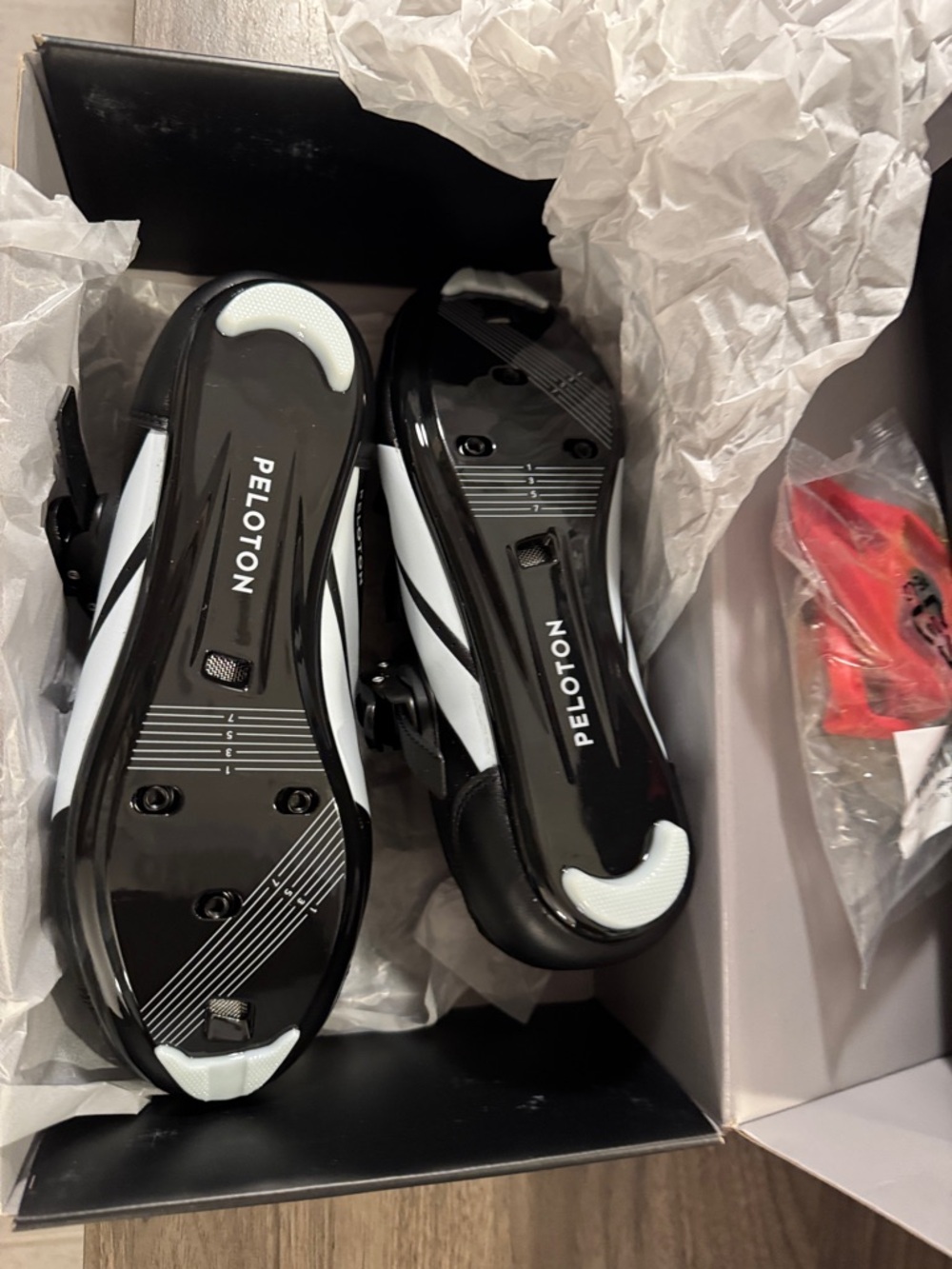 NIOB Peloton Black Cycling Shoes complete with cleats, 38 (women’s 7) - Picture 2 of 5